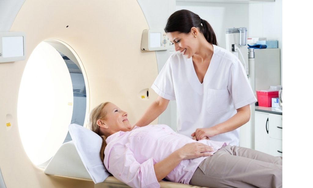 Technologist comforting patient for discounted & low-cost diagnostic imaging in Houston at a local medical clinic